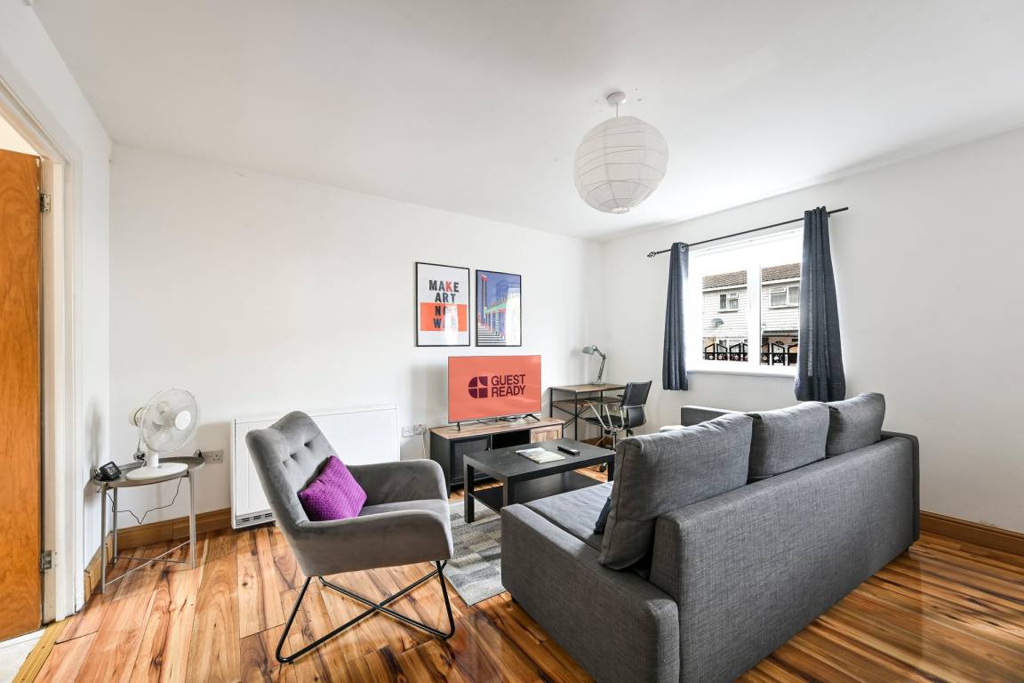 51 M² Apartment ∙ 2 Bedrooms ∙ 5 Guests - Ilford