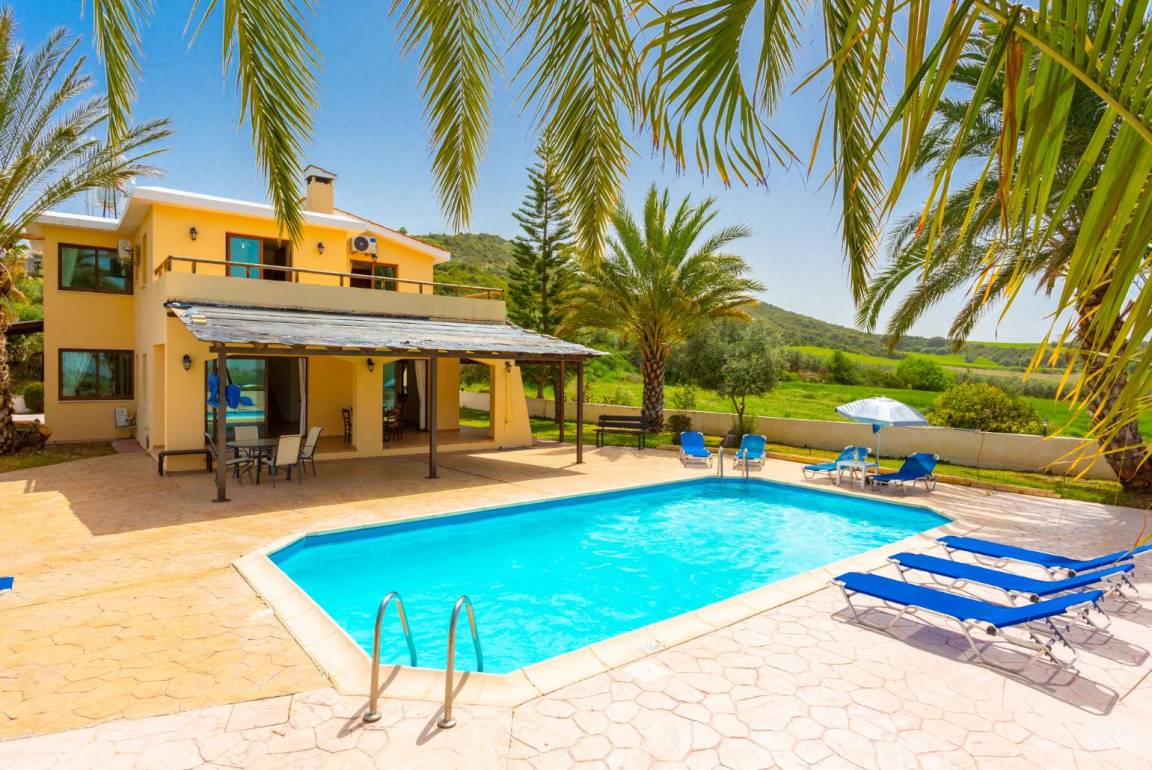 160 M² Villa ∙ 4 Bedrooms ∙ 8 Guests - Argaka