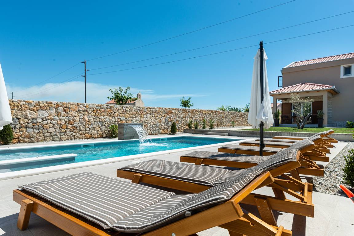 220 M² Villa ∙ 3 Bedrooms ∙ 6 Guests - Zaton