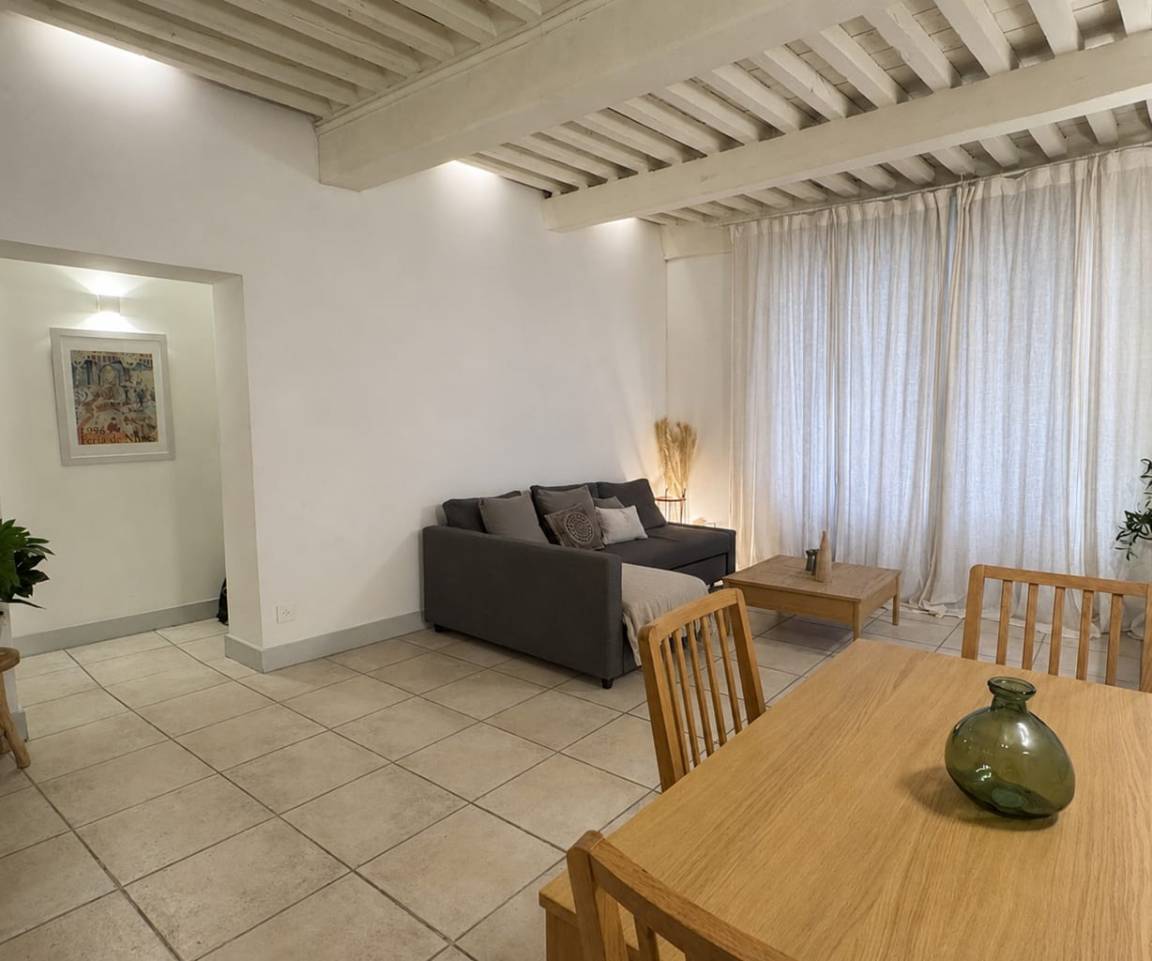 53 M² Apartamento ∙ 1 Habitación ∙ 2 Huéspedes - Nîmes