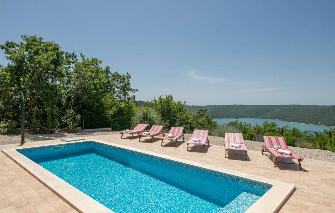 220 M² House ∙ 3 Bedrooms ∙ 6 Guests - Krnica