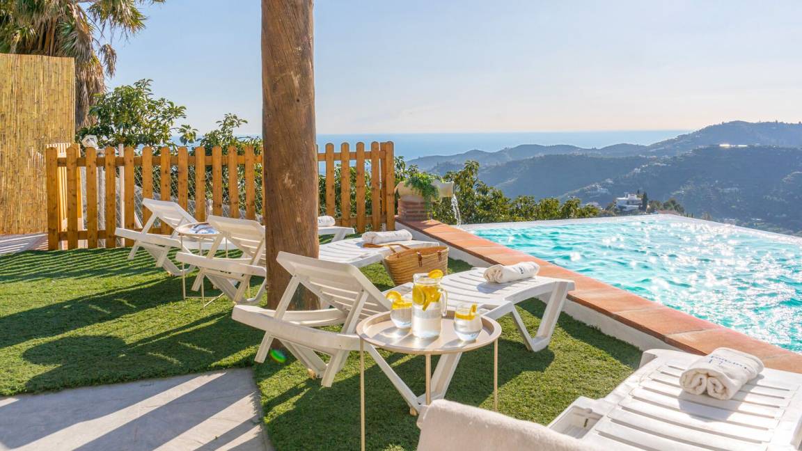 120 M² House ∙ 3 Bedrooms ∙ 6 Guests - Torrox Costa