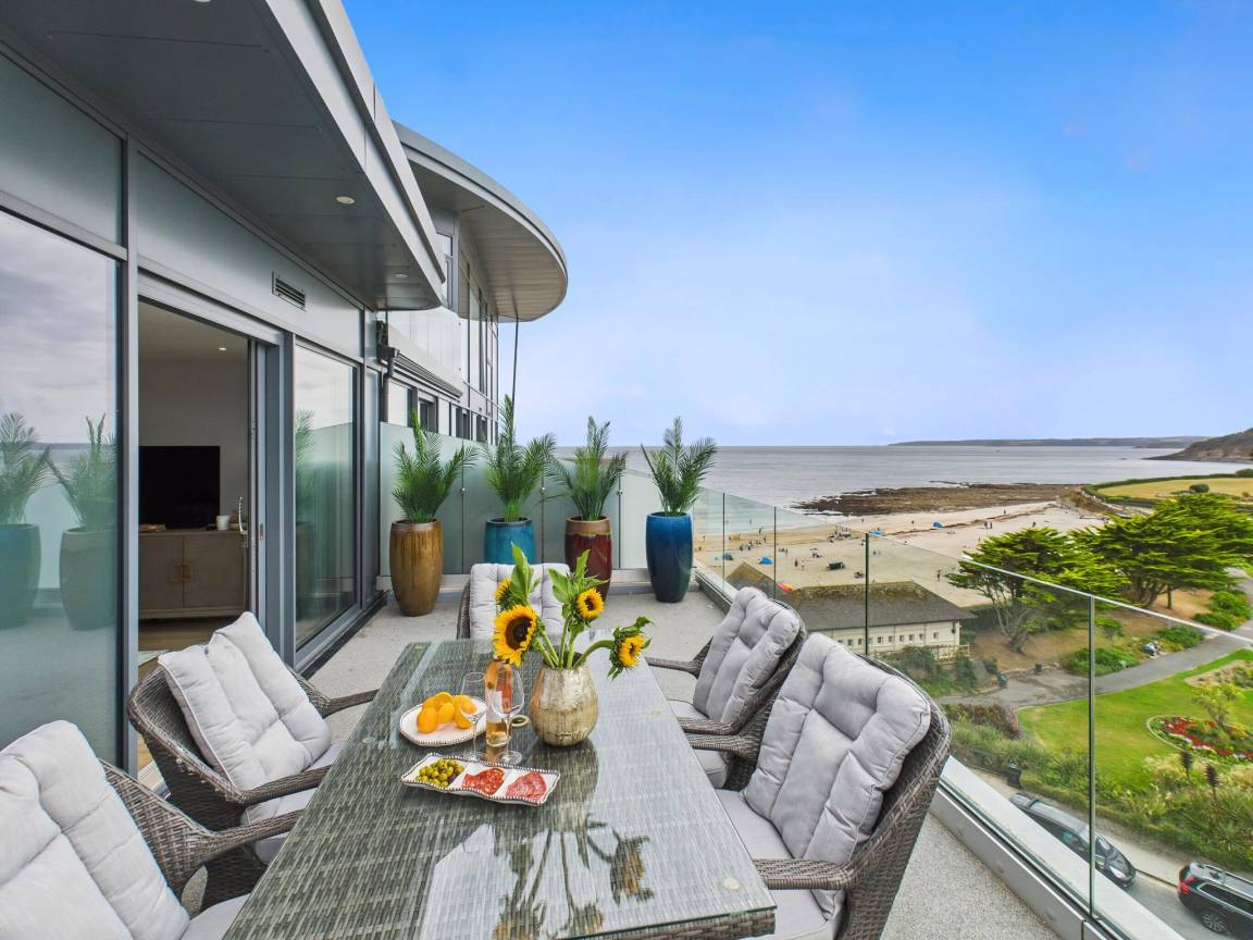 125 M² Apartment ∙ 2 Bedrooms ∙ 4 Guests - Penryn