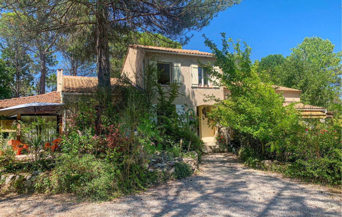 61 M² Talo ∙ 1 Makuuhuone ∙ 5 Vierasta - Brignoles