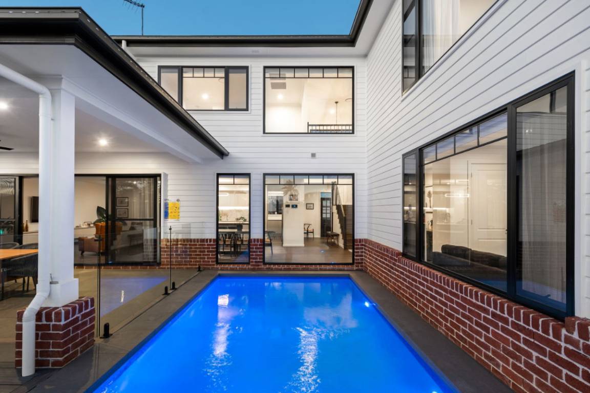 333 M² House ∙ 4 Bedrooms ∙ 8 Guests - Broadbeach