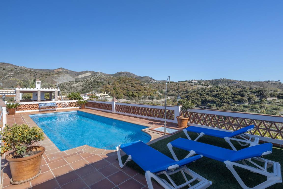 100 M² Villa ∙ 3 Bedrooms ∙ 6 Guests - Almuñécar