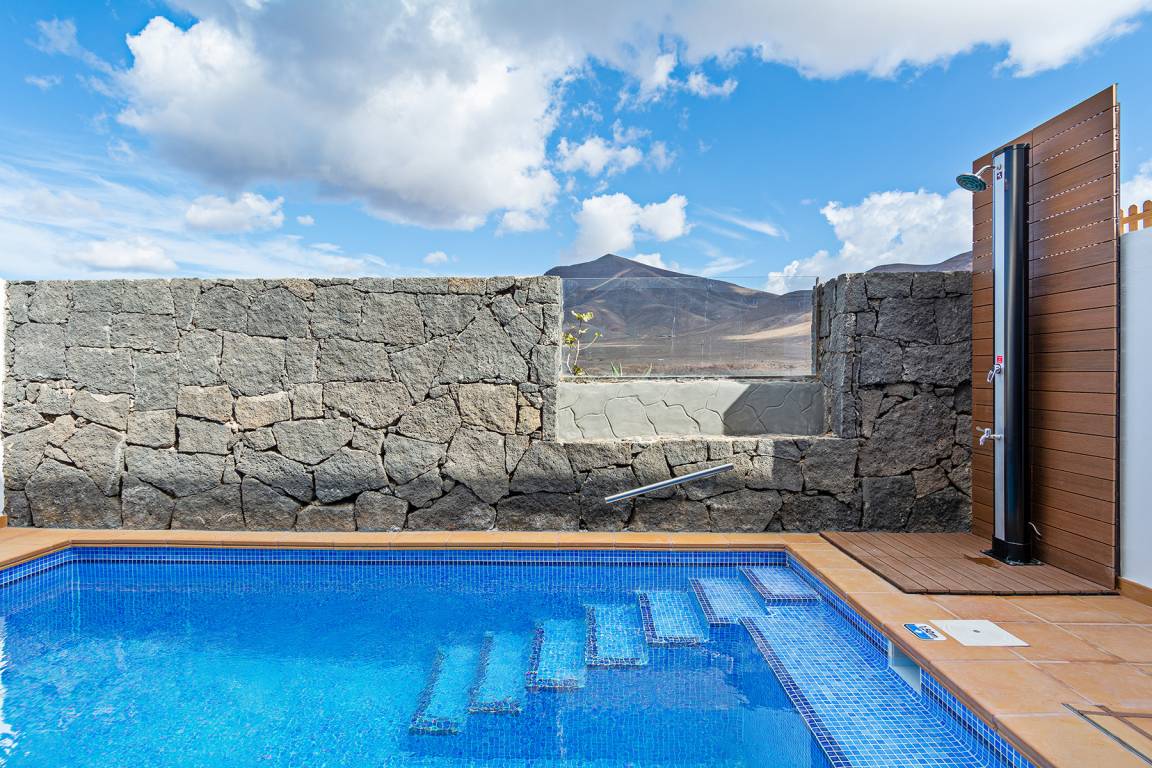 180 M² Villa ∙ 3 Bedrooms ∙ 6 Guests - Lanzarote