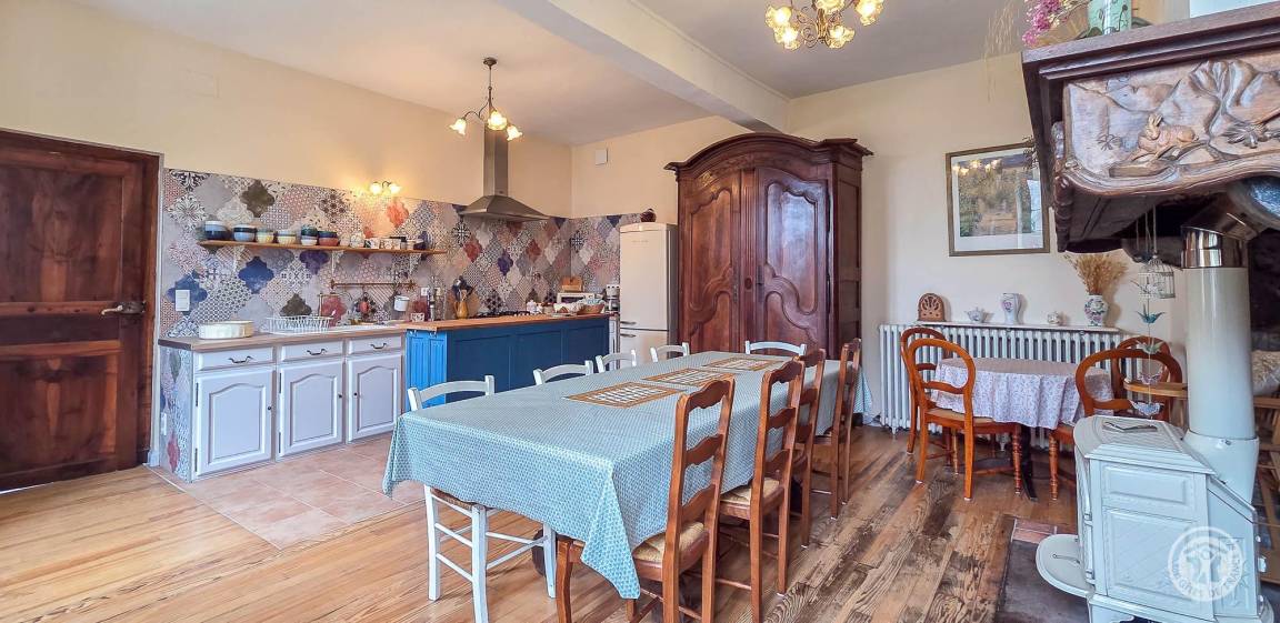 215 m&sup2; G&icirc;te 4 Schlafzimmer 11 G&auml;ste