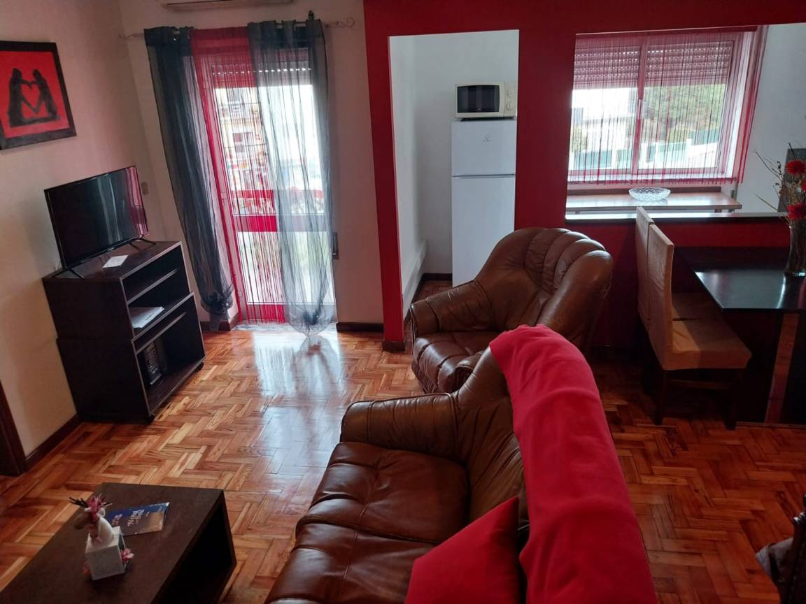 160 M² Apartamento ∙ 4 Habitaciones ∙ 12 Huéspedes - Nelas