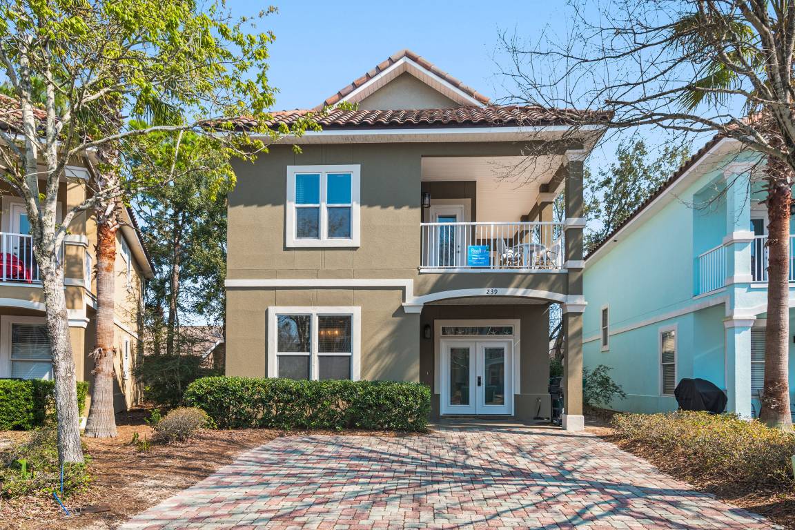 181 M² House ∙ 4 Bedrooms ∙ 12 Guests