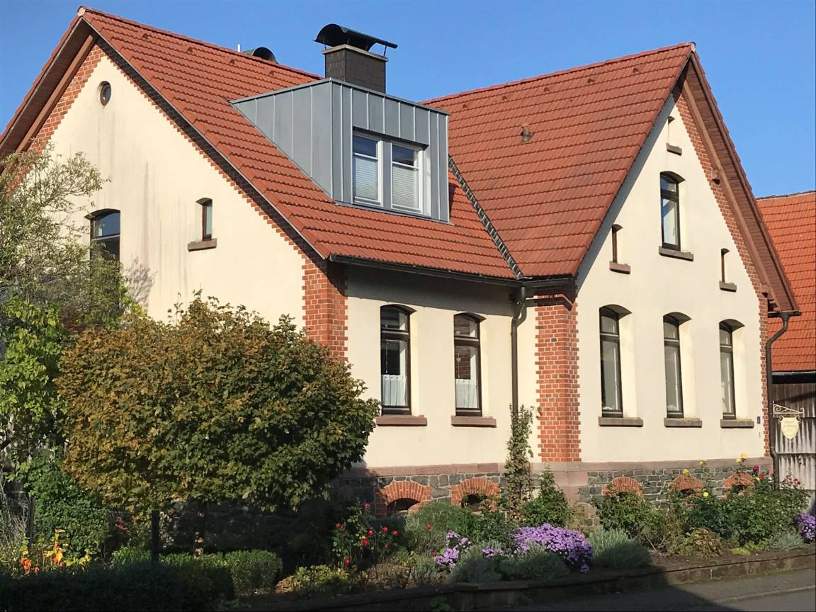 70 M² Ferienwohnung ∙ 1 Schlafzimmer ∙ 2 Gäste - Fladungen