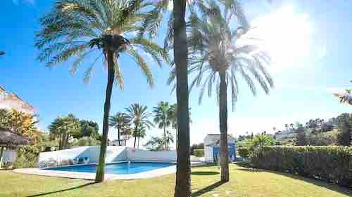 220 M² Huis ∙ 4 Slaapkamers ∙ 8 Gasten - Estepona