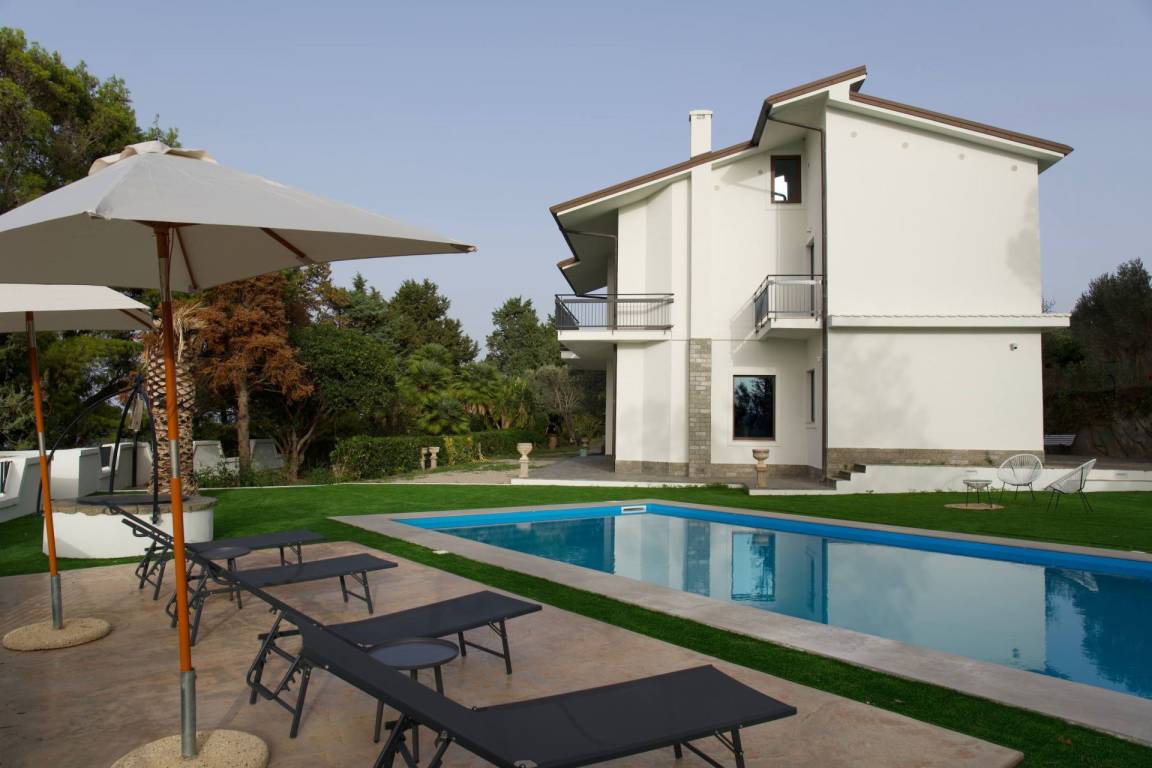 359 M² Appartamento Vacanza ∙ 5 Camere Da Letto ∙ 12 Ospiti - Acquedolci