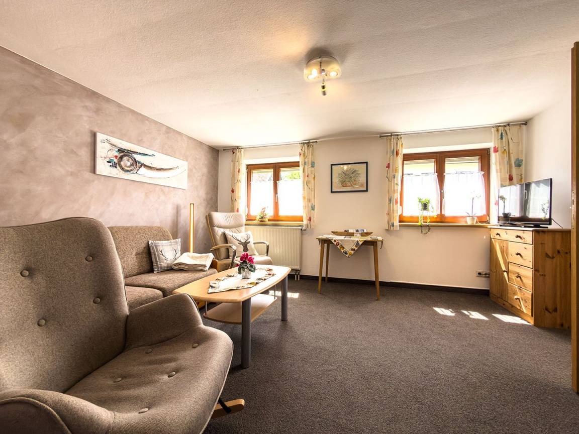 75 M² Huoneisto ∙ 2 Makuuhuonetta ∙ 6 Vierasta - Stiefenhofen