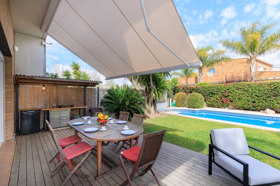 250 M² Villa ∙ 5 Habitaciones ∙ 10 Huéspedes - Reus