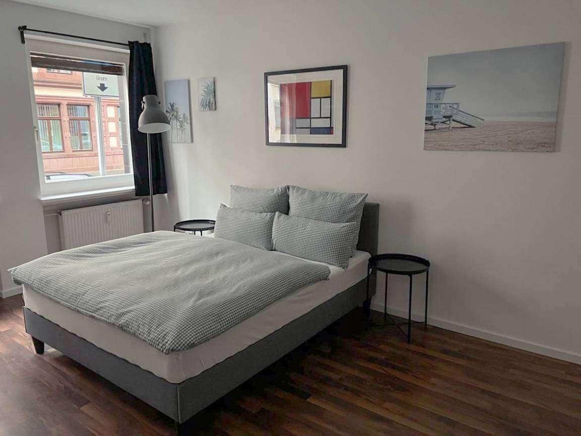 70 M² Private Room ∙ 1 Bedroom ∙ 1 Guest - Frankfurt