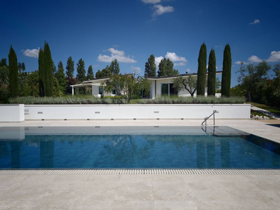 500 m&sup2; Villa 4 Schlafzimmer 8 G&auml;ste