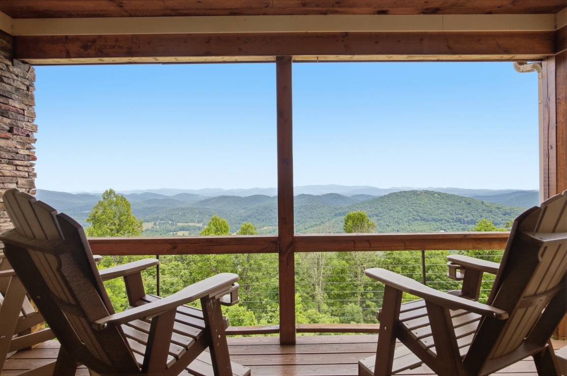 House ∙ 3 Bedrooms ∙ 8 Guests - West Jefferson, NC