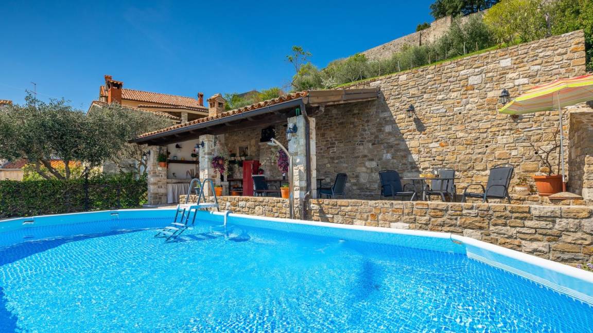 200 M² Villa ∙ 4 Bedrooms ∙ 8 Guests - Motovun