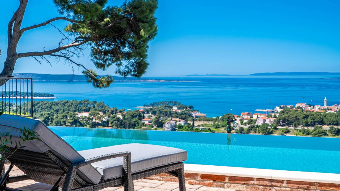 100 M² Villa ∙ 2 Bedrooms ∙ 6 Guests - Rab Island