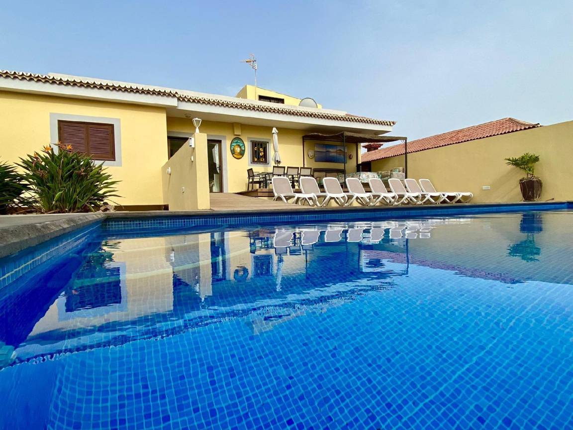 300 M² House ∙ 6 Bedrooms ∙ 20 Guests - Tenerife