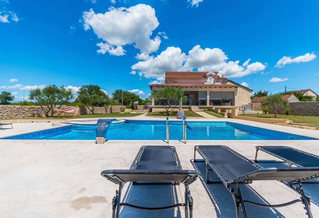 135 M² Ferienhaus ∙ 3 Schlafzimmer ∙ 7 Gäste - Biograd na Moru