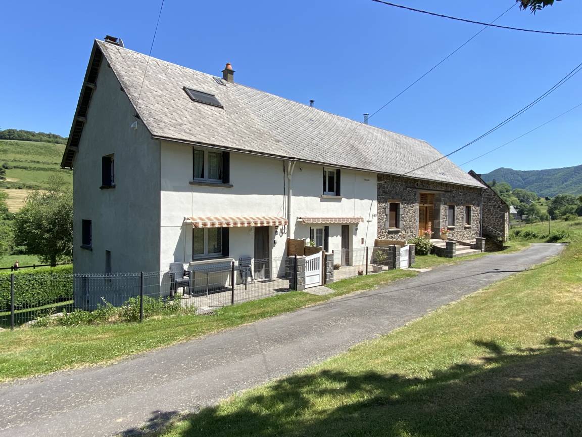 90 M² Gîte ∙ 3 Chambres ∙ 6 Personnes - Puy-de-Dôme