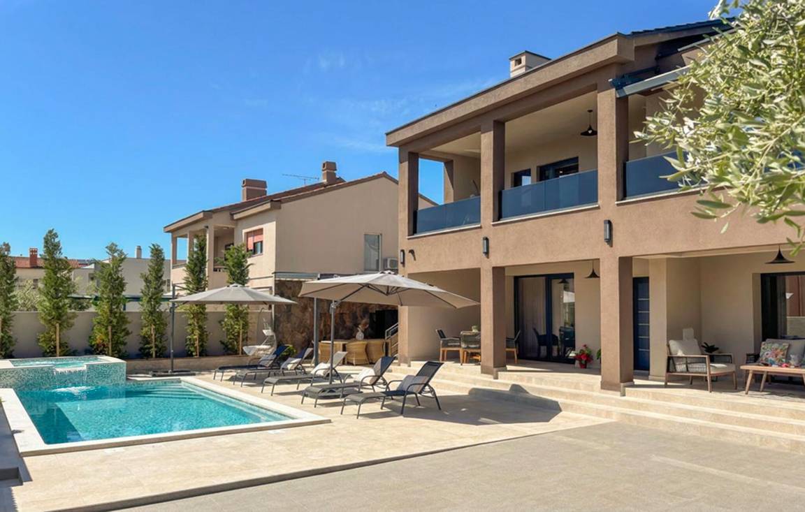 240 M² House ∙ 4 Bedrooms ∙ 8 Guests - Pula