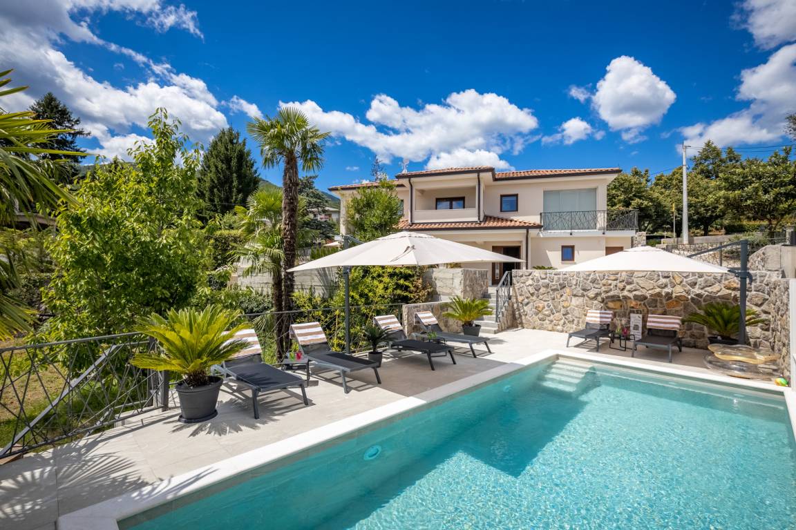 222 M² Villa ∙ 3 Bedrooms ∙ 6 Guests - Opatija