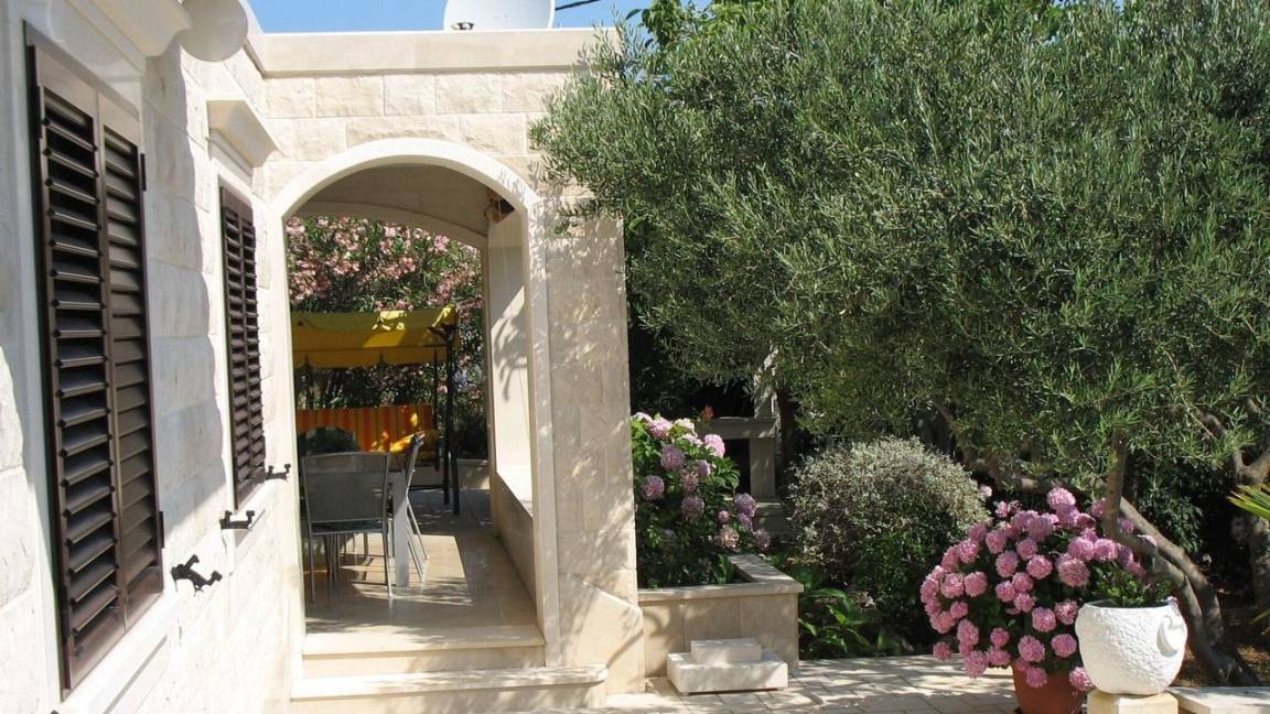 120 M² House ∙ 3 Bedrooms ∙ 8 Guests - Brač
