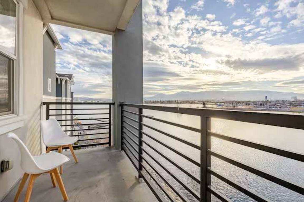 Apartment ∙ 2 Bedrooms ∙ 4 Guests - Reno, NV