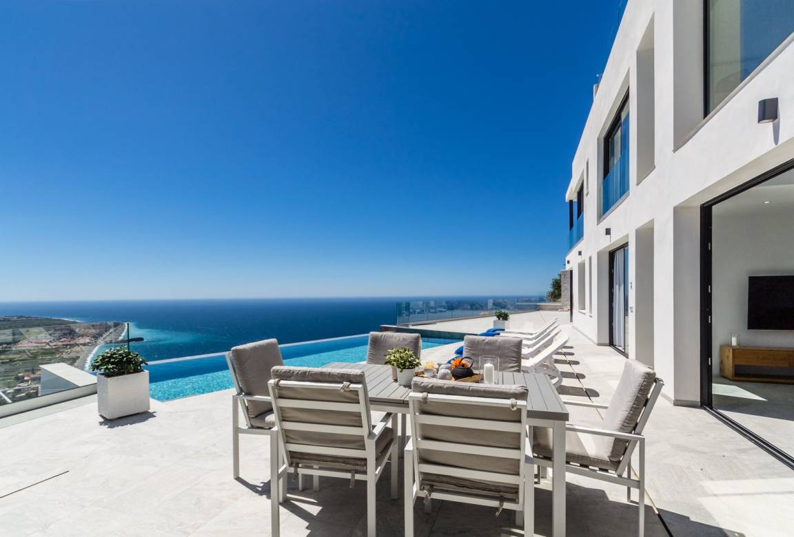 200 M² Villa ∙ 4 Slaapkamers ∙ 8 Gasten - Salobreña