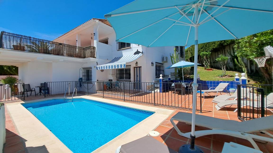 100 M² Villa ∙ 2 Bedrooms ∙ 5 Guests - Nerja