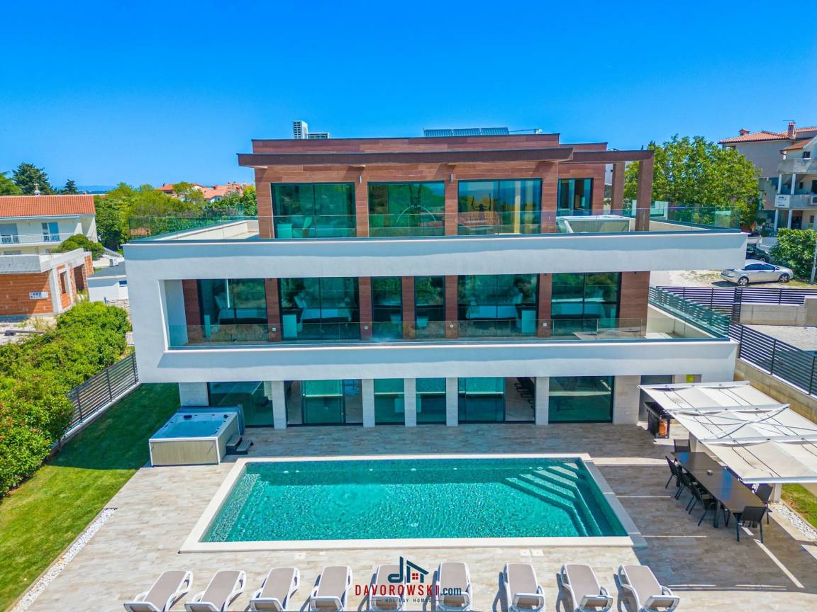 400 M² Villa ∙ 5 Bedrooms ∙ 10 Guests - Premantura