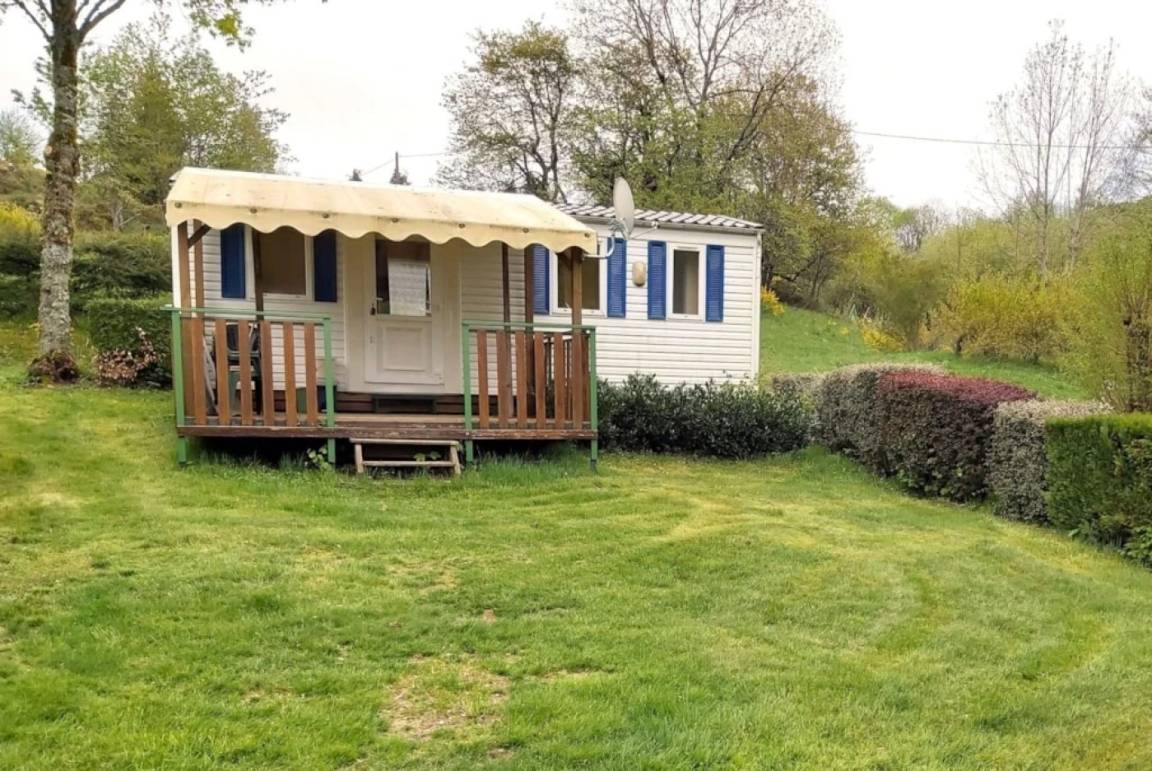 23 M² Camping ∙ 2 Chambres ∙ 4 Personnes - La Tour-d'Auvergne