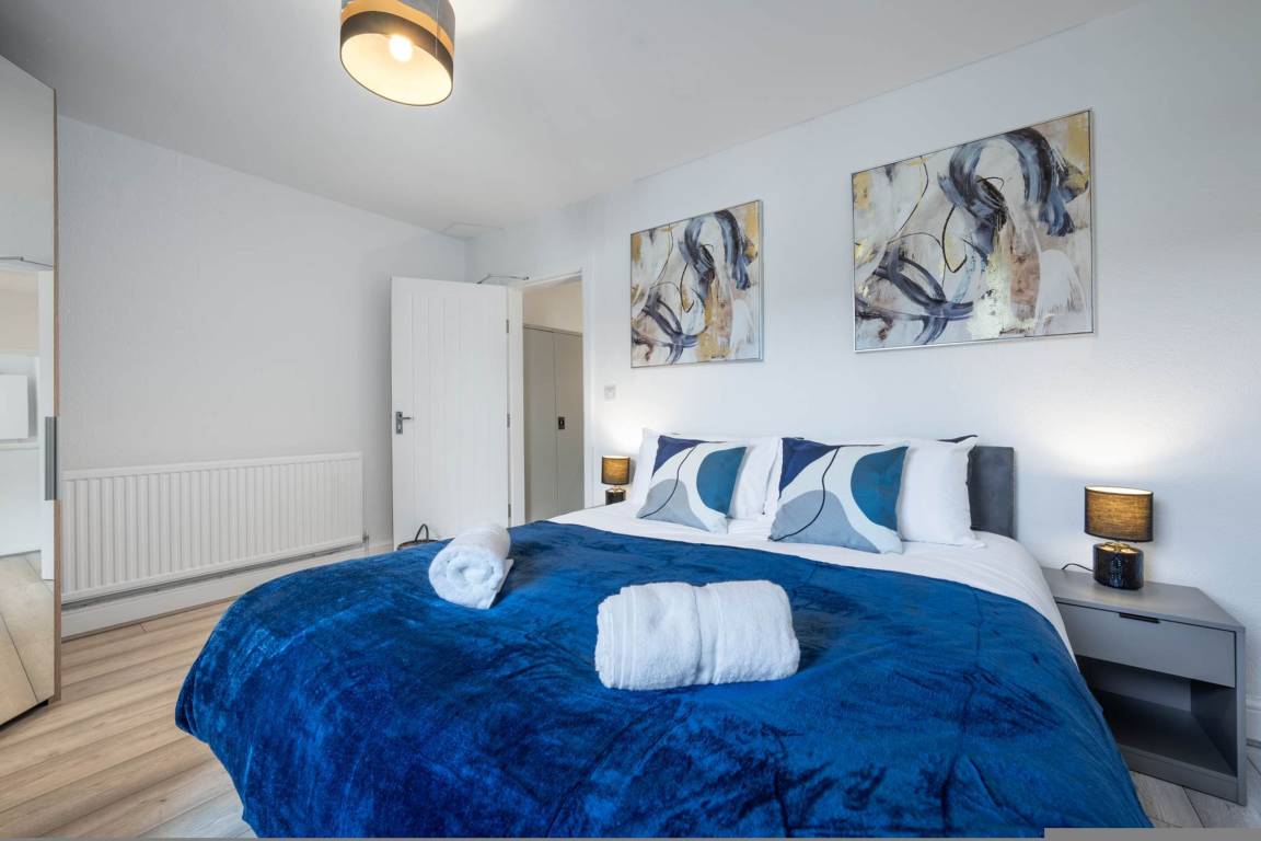Apartment ∙ 3 Bedrooms ∙ 6 Guests - Swindon