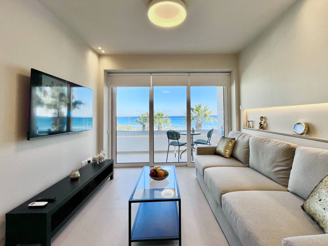 62 M² Apartment ∙ 2 Bedrooms ∙ 5 Guests - Larnaca