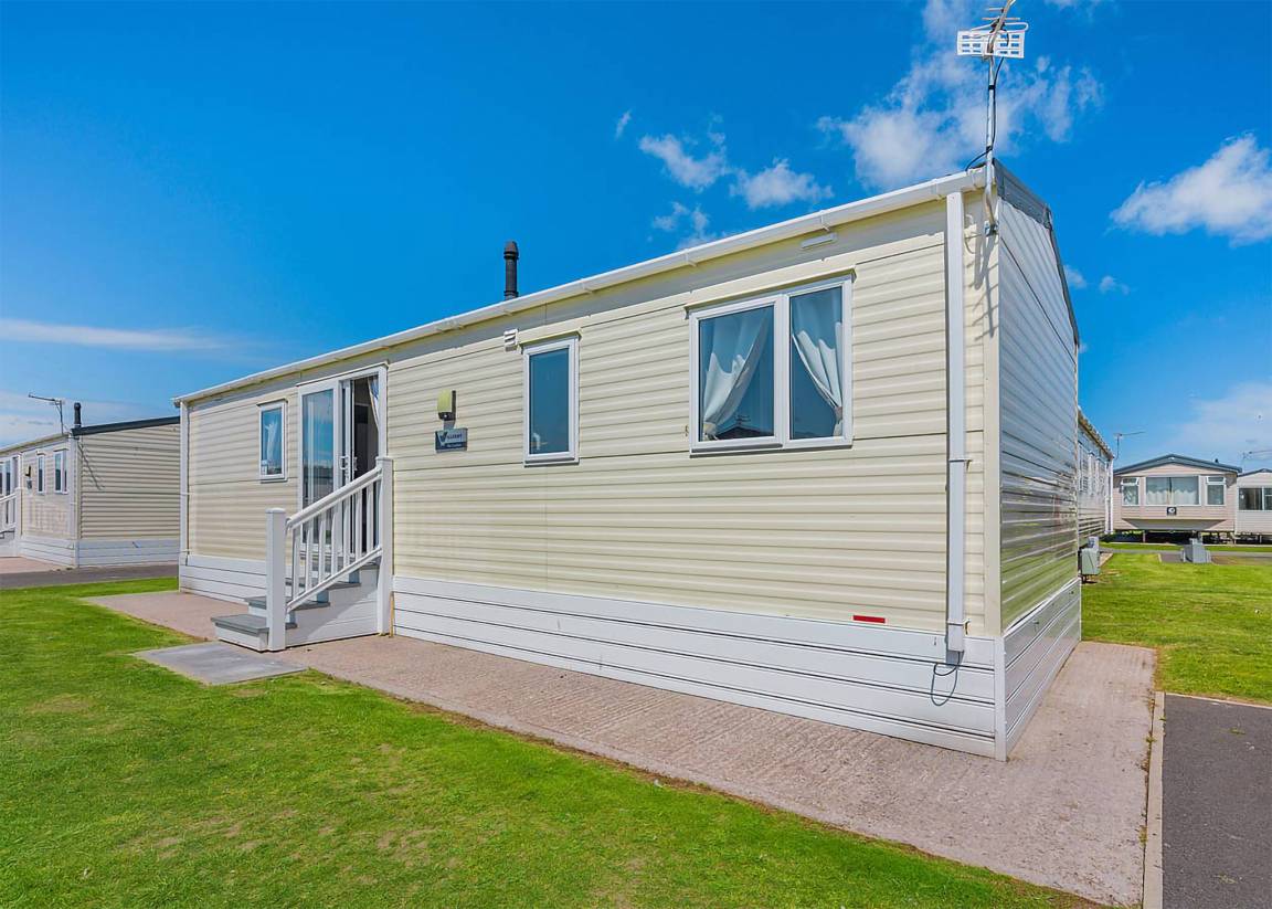 Caravan ∙ 3 Bedrooms ∙ 8 Guests - England