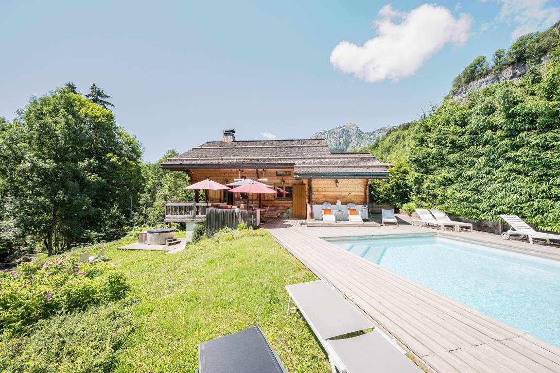 150 M² Chalet ∙ 5 Bedrooms ∙ 10 Guests - Le Chinaillon