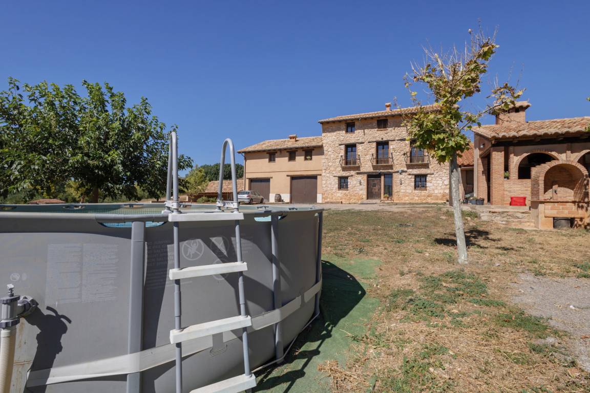 300 M² Casa ∙ 6 Habitaciones ∙ 16 Huéspedes - Aragón