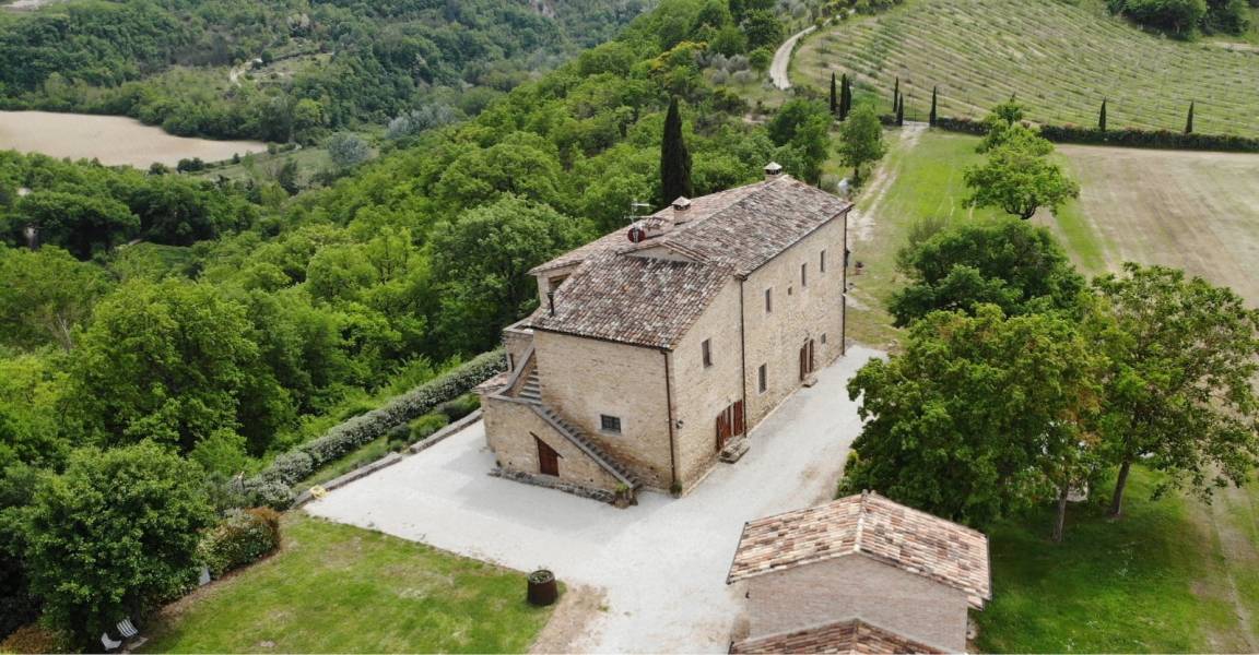 200 M² Farmhouse ∙ 4 Bedrooms ∙ 14 Guests - Umbria