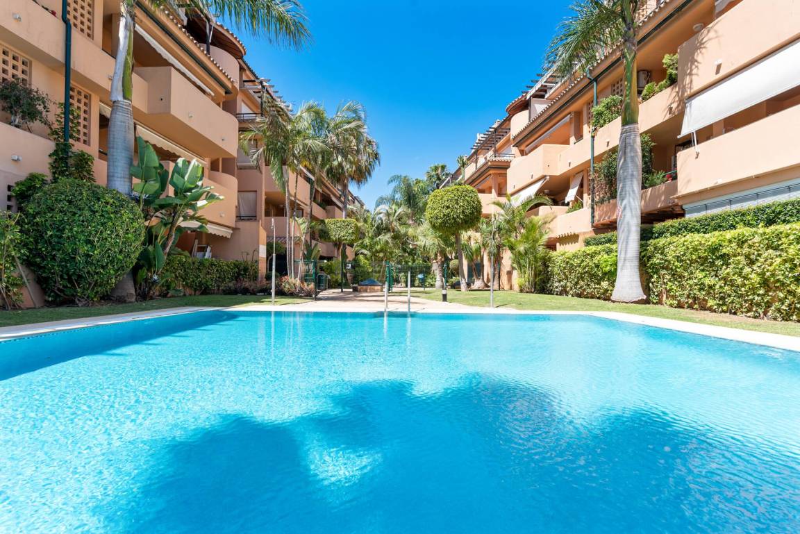 100 M² Apartamento ∙ 2 Habitaciones ∙ 4 Huéspedes - Marbella