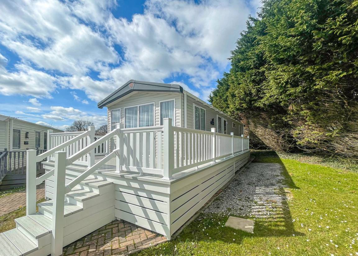 Caravan ∙ 2 Bedrooms ∙ 4 Guests - Tenby