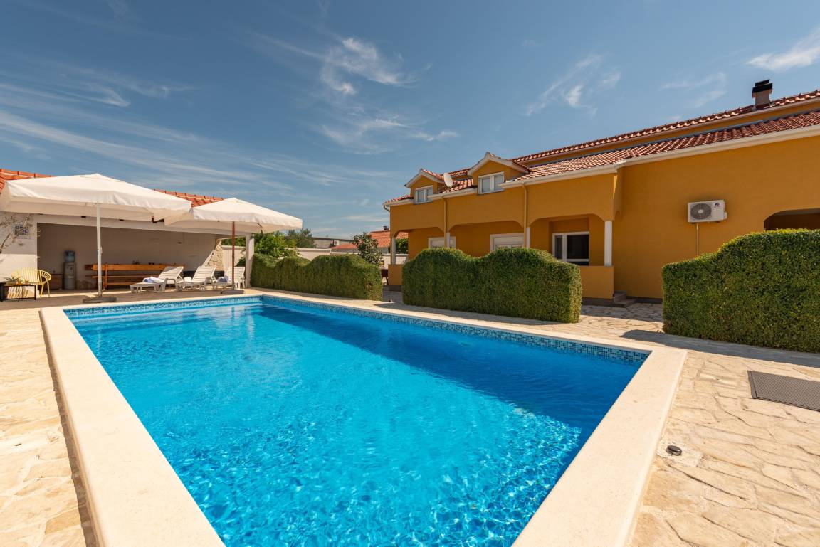 200 M² Villa ∙ 3 Slaapkamers ∙ 7 Gasten - Sukošan