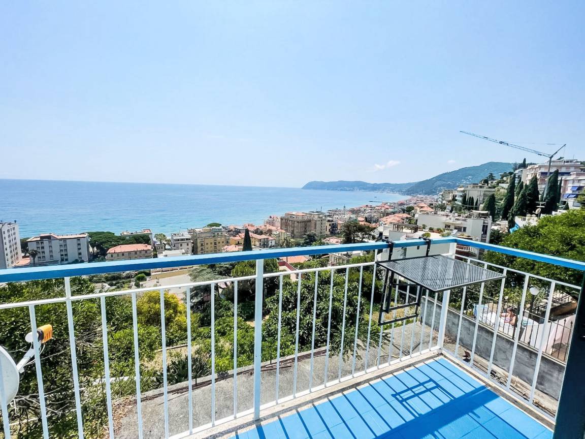 75 M² Huoneisto ∙ 2 Makuuhuonetta ∙ 5 Vierasta - Alassio