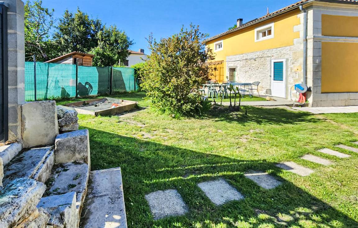 365 M² Maison De Vacances ∙ 13 Chambres ∙ 31 Personnes - Jonzac
