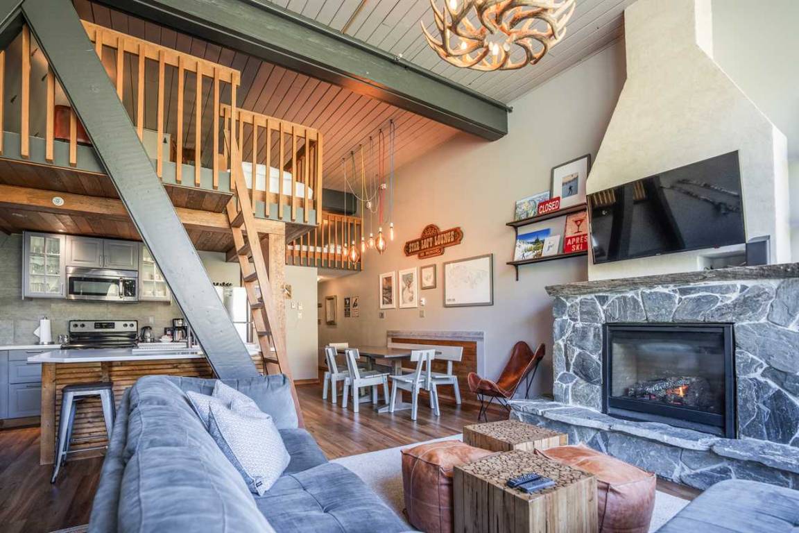 Hotel ∙ 2 Bedrooms ∙ 9 Guests - Armstrong