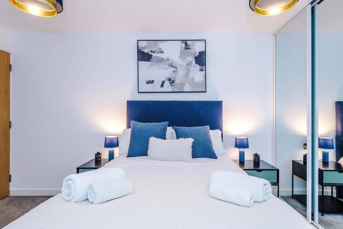 Apartment ∙ 2 Bedrooms ∙ 5 Guests - Piccadilly Station - Manchester