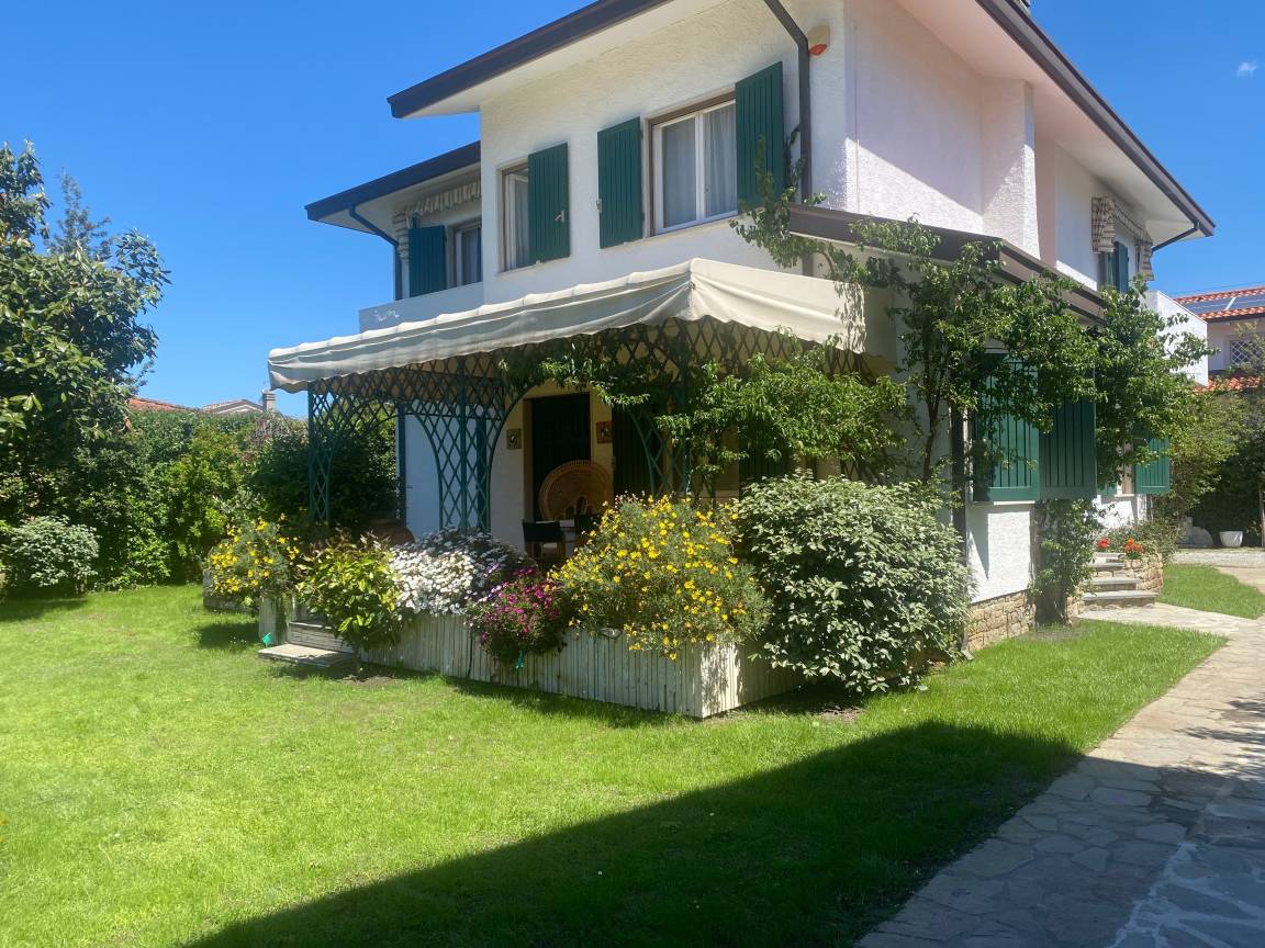 237 M² Villa ∙ 6 Chambres ∙ 10 Personnes - Massa