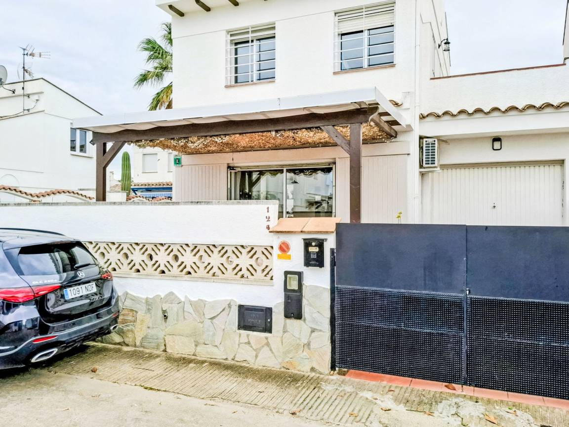 100 M² Ferienhaus ∙ 3 Schlafzimmer ∙ 6 Gäste - Figueres